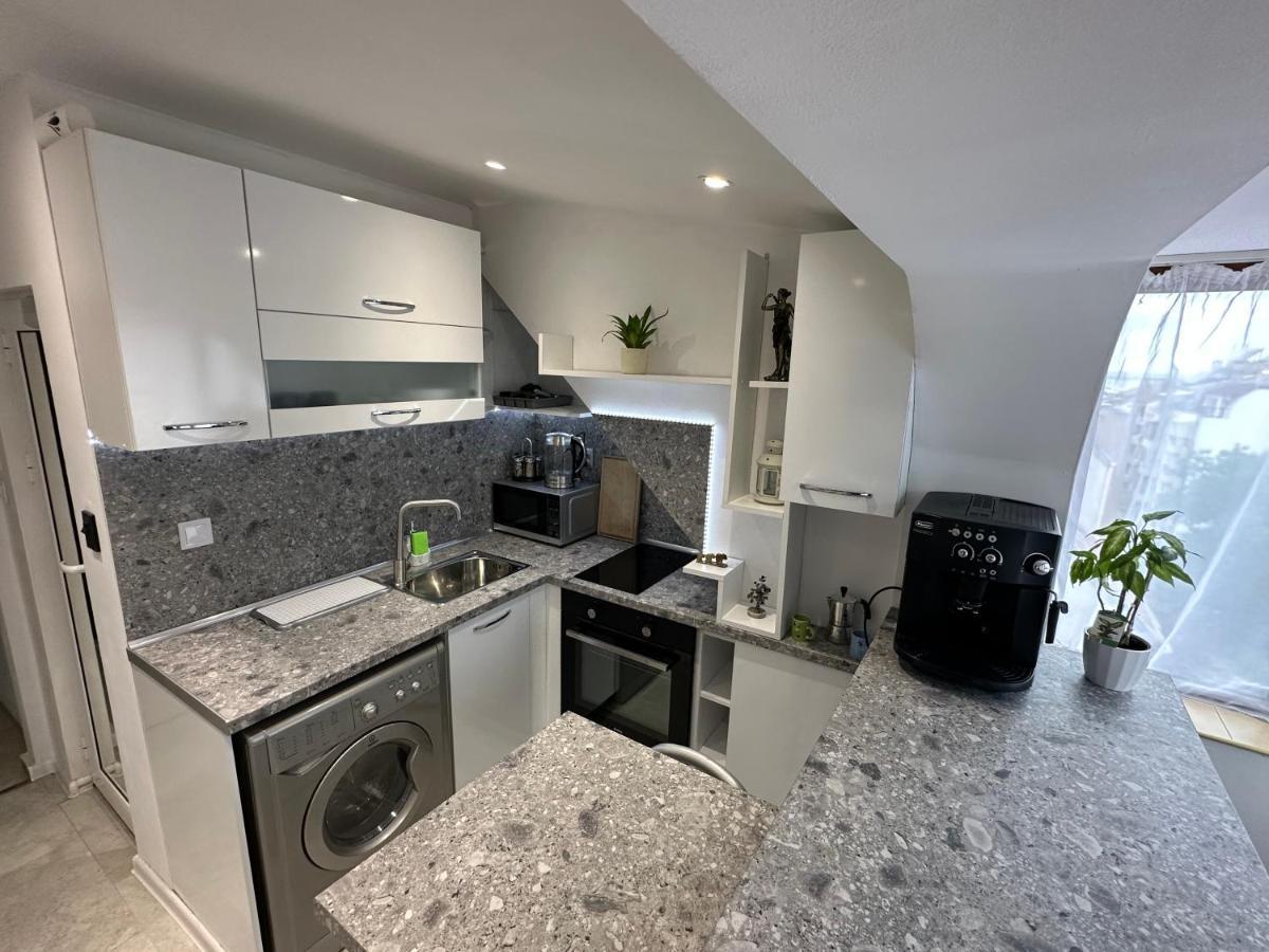 Lovely Studio In Burgas Esterno foto